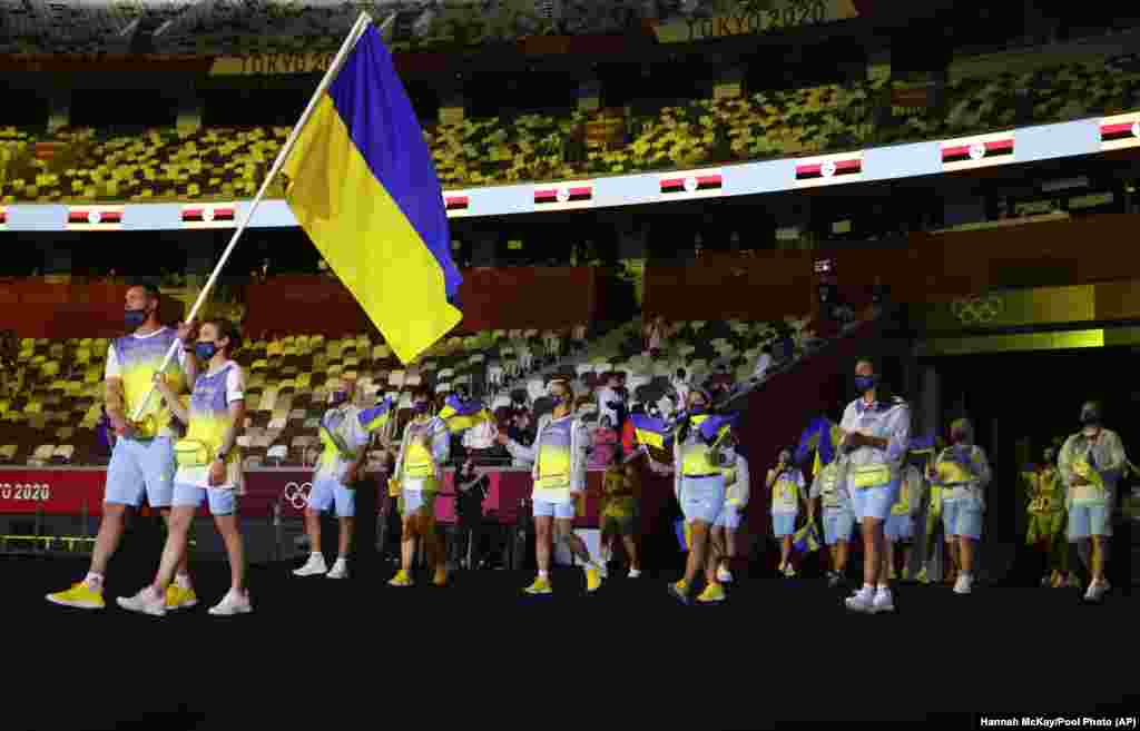 Українські спортсмени під час церемонії відкриття Олімпійських ігор у Токіо, 23 липня 2021 року. БІЛЬШЕ ФОТО