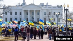 Архівне фото. Протест у Вашингтоні біля будівлі Білого дому проти агресії Росії стосовно України, 6 березня 2014 року