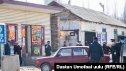 Блок-посты в Ноокатском районе Ошской области, где 20 марта был введен режим ЧС.