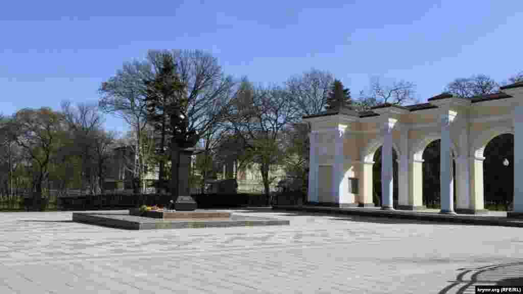 Ukraine, Crimea - on the birthday of Ukrainian writer Taras Shevchenko Crimeans laying flowers at his monument, 9Mar2016