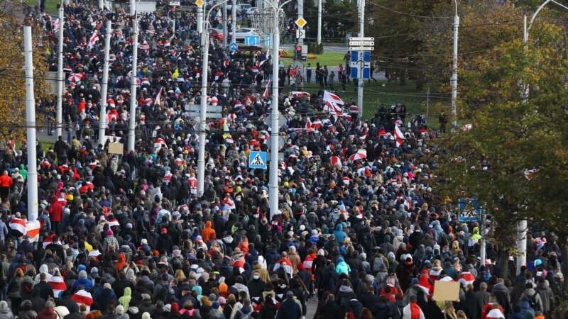 Hiljade na protestu u Minsku uprkos policijskim pretnjama silom
