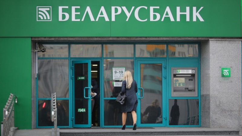 За 5 месяцаў 6,2 мрд рублёў — беларускія банкі працягваюць шчодра раздаваць крэдыты людзям. Чым гэта небясьпечна
