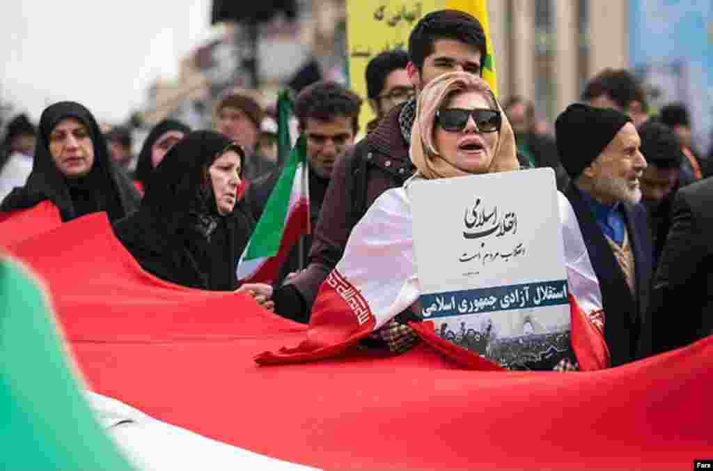 حامیان جمهوری اسلامی در راهپیمایی