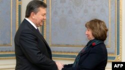 Віктар Януковіч і Кэтрын Эштан