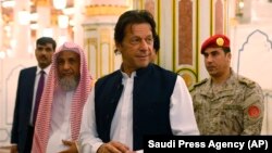 عمران خان نخست به عربستان و سپس امارات رفت