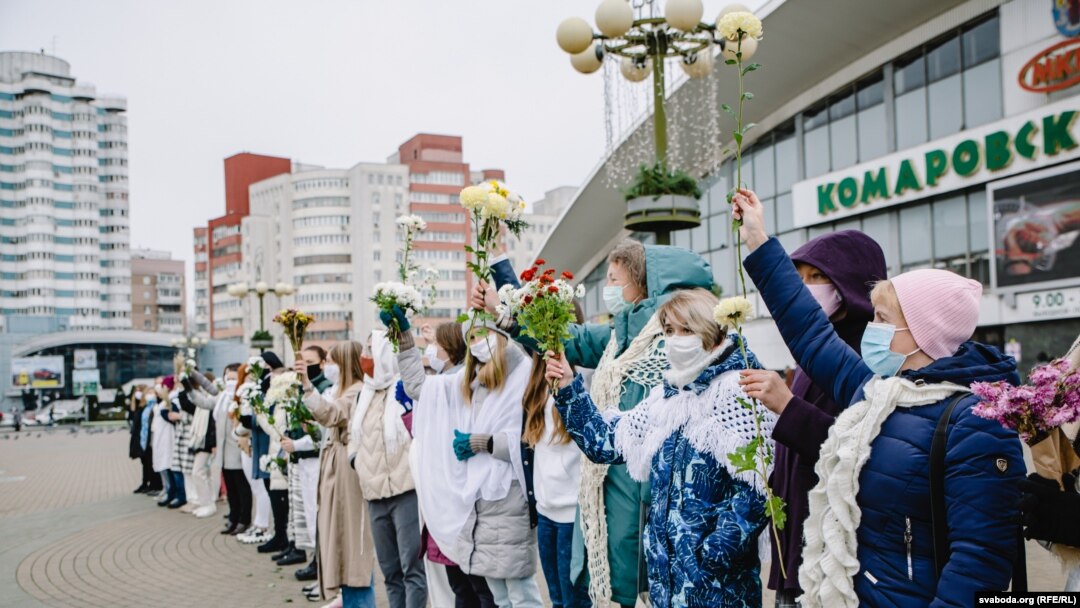 Belarus - Lanț al solidarității femeilor din Minsk cu protestatarii anti-guvernamentali, pe 9 noiembrie