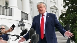 Predsednik SAD Donald Trump obraća se novinarima ispred Bele kuće, 26. septembar 2026