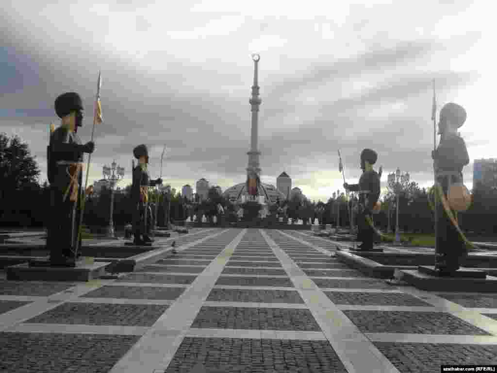 Garaşsyzlyk binasy. Aşgabat