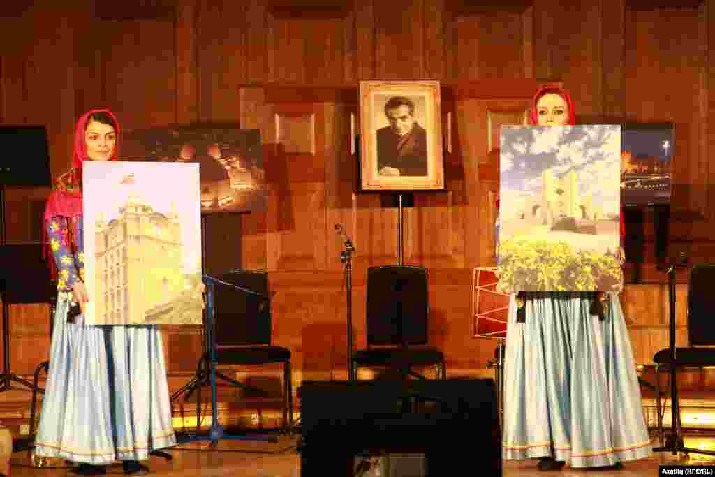 Сәнгать осталары Казан тамашачысына Тәбризнең истәлекле урыннарының фотосурәтләрен күрсәтә