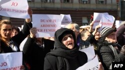 Антиправительственная демонстрация албанских женщин в День 8 марта