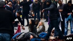 Постраждалі отримують допомогу на місці вибуху на пішохідному проспекті Істікляль в Стамбулі, 19 березня 2016 року