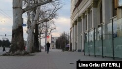 Centrul Chișinăului este pustiu din cauza epidemiei de coronavirus și după declararea stării de urgență pentru 60 de zile