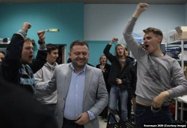 Сторонники коалиции празднуют победу Сергея Бойко