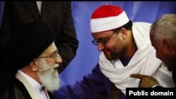 نختسین عکس علی خامنه ای در اینستاگرم