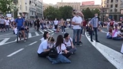 Vazhdojnë protestat në Serbi