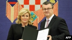 Hrvatska predsjednica Kolinda Grabar Kitarović i mandatar Tihomir Orešković, 23. prosinca 2015.