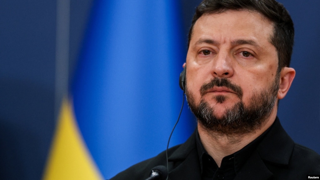 Зеленський додав, що Україна готова на прохання партнерів робити паузи в ударах з огляду на плановані в РФ зустрічі щодо закінчення війни Зеленський додав, що Україна готова на прохання партнерів робити паузи в ударах з огляду на плановані в РФ зустрічі щодо закінчення війни