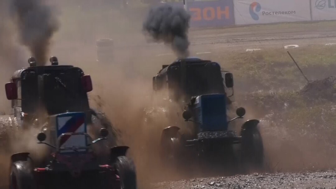 This Tractor-limo mix found in the Bizon Track Show in Russia :  r/shittylimos