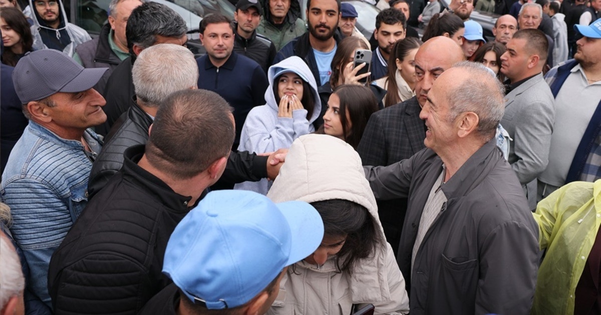 Kocharian Favors Big-Power Guarantees For Peace With Azerbaijan