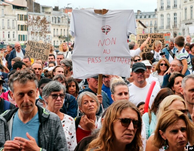 Protest protiv COVID-19 propusnica u Bayonneu na jugozapadu Francuske, 7. avgusta 2021.