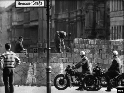 Күйеуінің көзінше шұлық киген әйелдің порносы Орыс порно өгей шешесімен