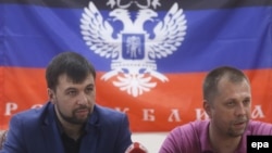 Pro-Russian separatist leaders Denis Pushilin (left) and Aleksandr Borodai attend a press conference at the regional administration building in Donetsk on May 29.