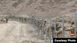 Кыргыз-тажик чек арасына зым тартуу иштери башталды. 2-март, 2026, Баткен. 