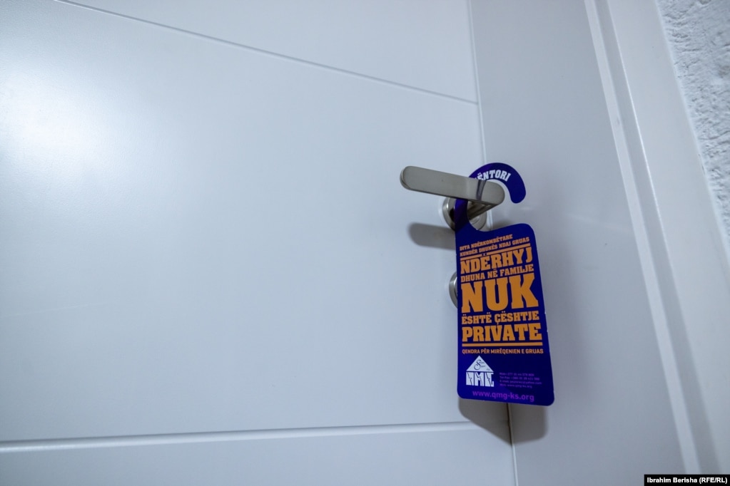 Fushata e Qendrës për Mirëqenien e Gruas kundër dhunës në familje.