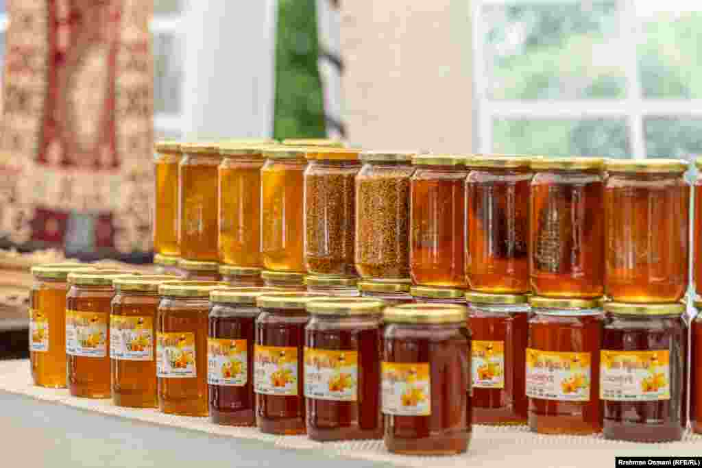 Numri më i madh i grave të punësuara në Kosovë është në sektorin e tregtisë, aktivitetet e shërbimeve, gastronomi, si dhe në industrinë përpunuese dhe prodhuese.