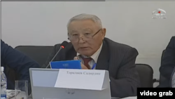 Садирдин Торалиев. Скриншот с видео заседания Конституционного совещания. 