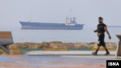 Ормузский пролив, вид со стороны Бендер-Аббаса, Иран
