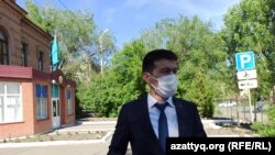Судья специализированного межрайонного суда Бакыт Ермаханов зачитывает приговор. Уральск, 12 июня 2020 года.