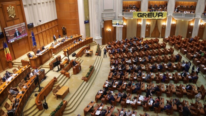 Романскиот парламент ѝ изгласа недоверба на владата
