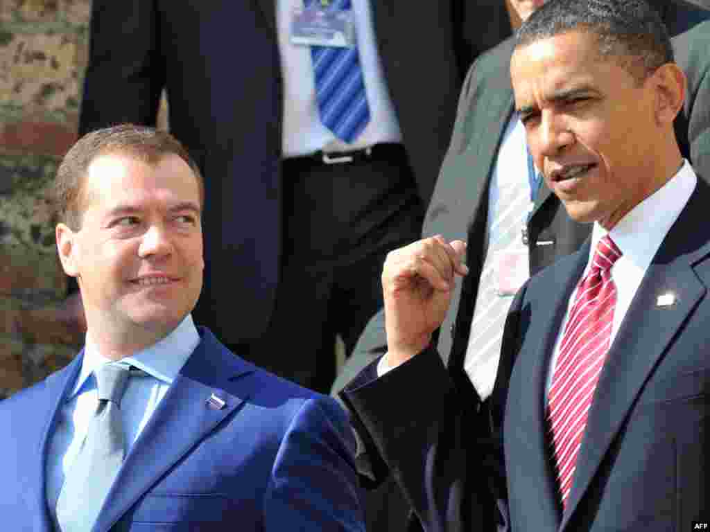  باراک اوباما (راست) ، رییس جمهور آمریکا و دمیتری مدودف، رییس جمهور روسیه 