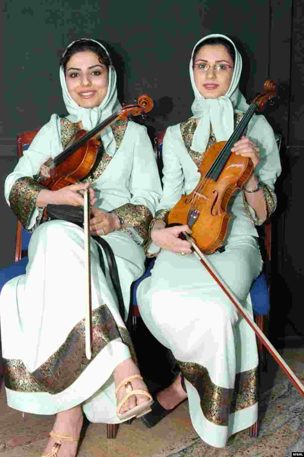 UAE, Darya Music Band, All women Iranian Band based in Iran, 03/31/2007