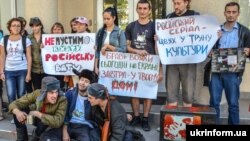 Протест проти російської пропаганди на українському телебаченні, архівне фото, вересень 2014 року