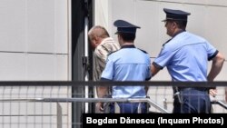 suspectul Gheorghe Dinca în arestul poliției