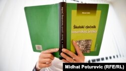 Školski rječnik bosanskog jezika autora Dževada Jahića