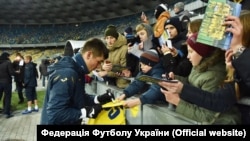 Руслан Малиновский на открытой тренировке сборной Украины