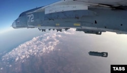 Российский Су-24 на боевом задании в Сирии. Январь 2016 года