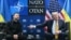 Президент Украины Владимир Зеленский (слева) и президент США Дональд Трамп на полях саммита НАТО в Анкаре 8 июля 2026 года