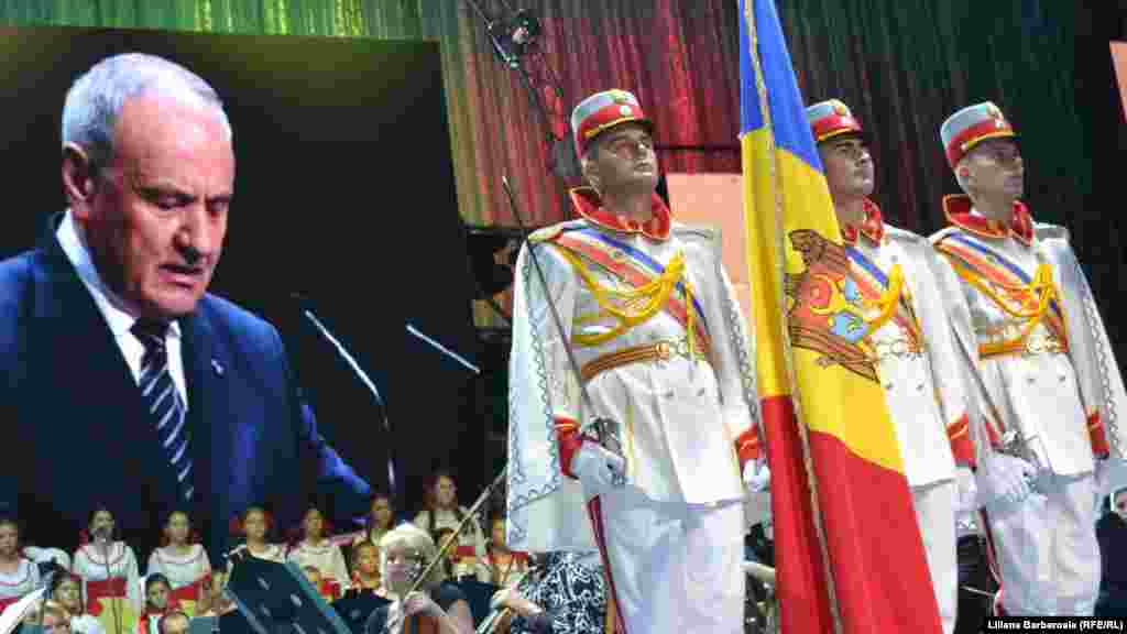 Președintele Nicolae Timofti la ceremonia de acordare a Premiilor Naționale 2013, luni seara, în ajunul Zilei Independenței