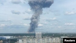 A still image, taken from a video footage, shows smoke rising from the site of blasts at an explosives plant in the town of Dzerzhinsk, Nizhny Novgorod Region, Russia June 1, 2019. Elena Sorokina via REUTERS THIS IMAGE HAS BEEN SUPPLIED BY A THIRD PARTY