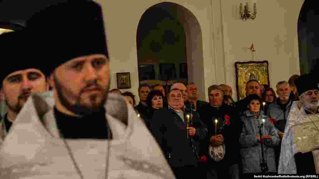 Ukraine -- Honoring Chornobyl liquidators in Kyiv near Chernobyl church, 26Apr2016