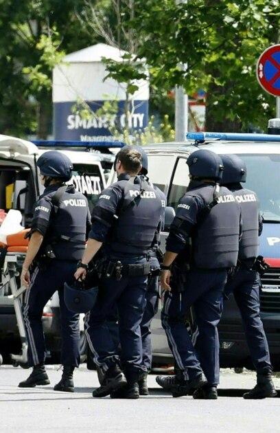 Най малко 10 души бяха убити при стрелба в училище в