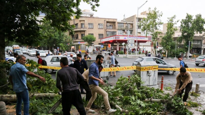طوفان در تهران یک کشته و ۷۶ زخمی بر جا گذاشت