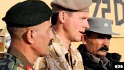 Генерал Могаєдін Горі – ліворуч на цьому архівному знімку