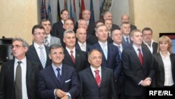 Vlada u sjenci bila bi pandan vladi Mila Đukanovića