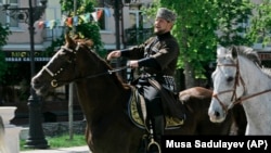 Liderul cecen Ramzan Kadîrov în costum național, de Ziua Limbii cecene în capitala Ceceniei, Groznîi