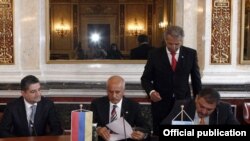 Austria - Suleiman Al-Herbish (C), director-general of the OPEC Fund for International Development (OFID), and Armenian Finance Minister Vache Gabrielian sign an agreement on a $20 million OFID loan to Armenia, 9June2011.